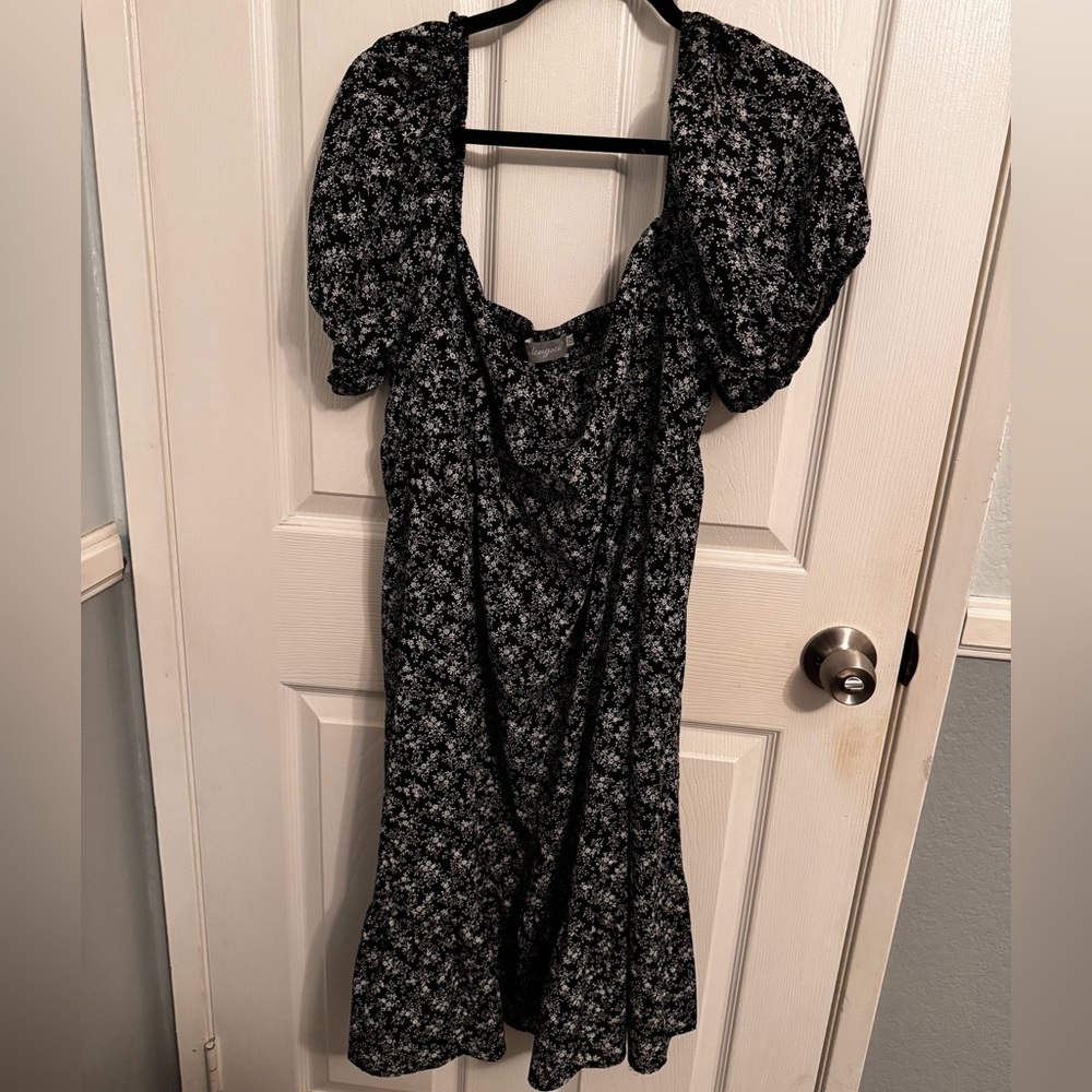 Black Floral Puff-Sleeve Midi Dress with Square Neckline